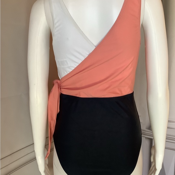 **Cupshe** Women's One Piece Swimsuit Wrap Color Block Tie Side NWT Medium NWOT - Picture 2 of 7